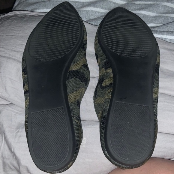 SOLD / Steve Madden Camo Flats - Picture 4 of 8